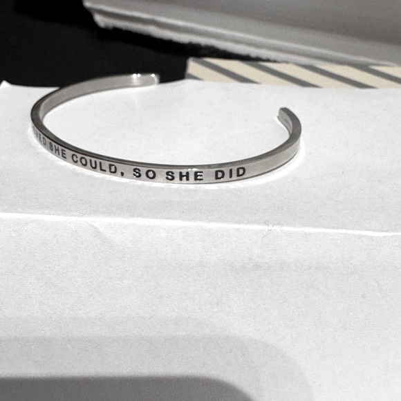 ✨ Mantra Brand Silver Inspirational Bracelet - Empowerment for Everyday ✨ - Picture 8 of 12